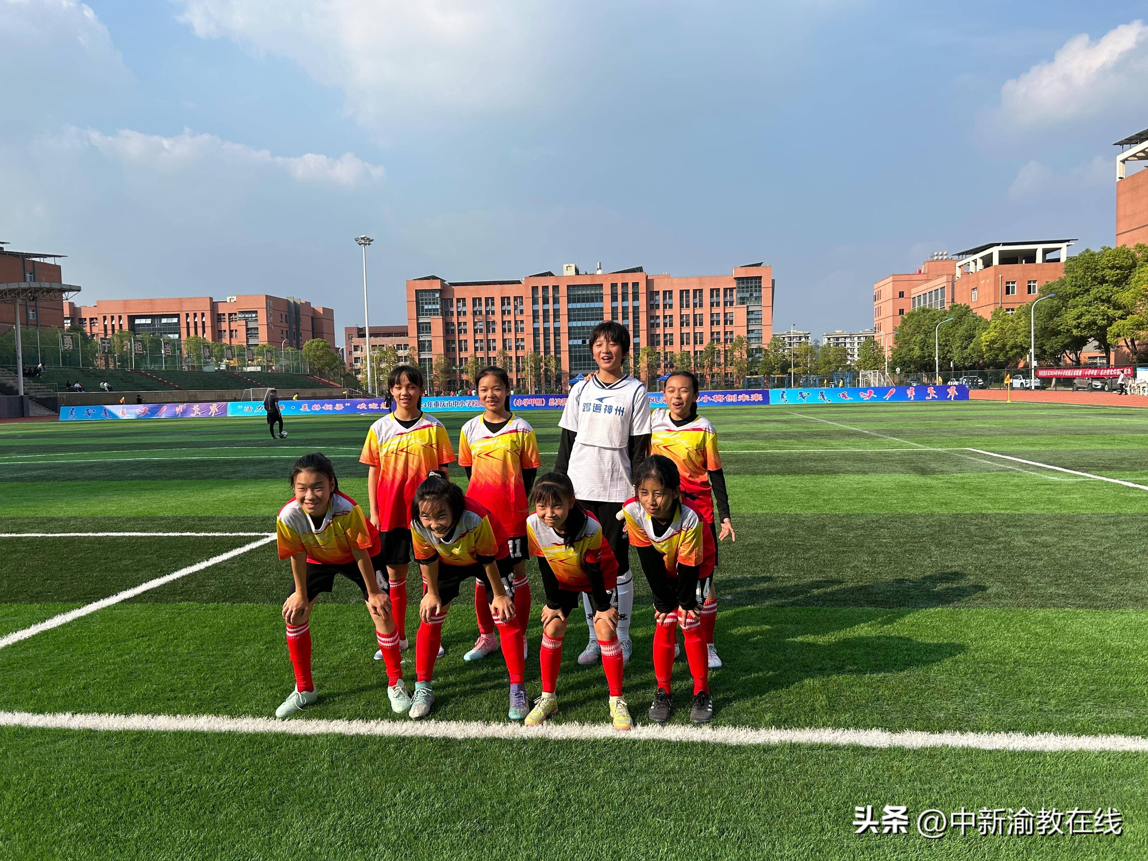 全球女队足球团结一心向冠军进发的简单介绍