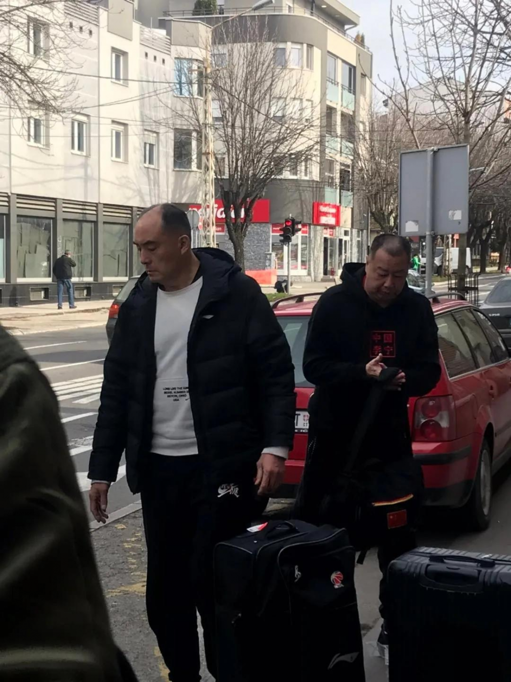 塞尔维亚男篮队伍仍在寻求状态提升，备战大赛的简单介绍
