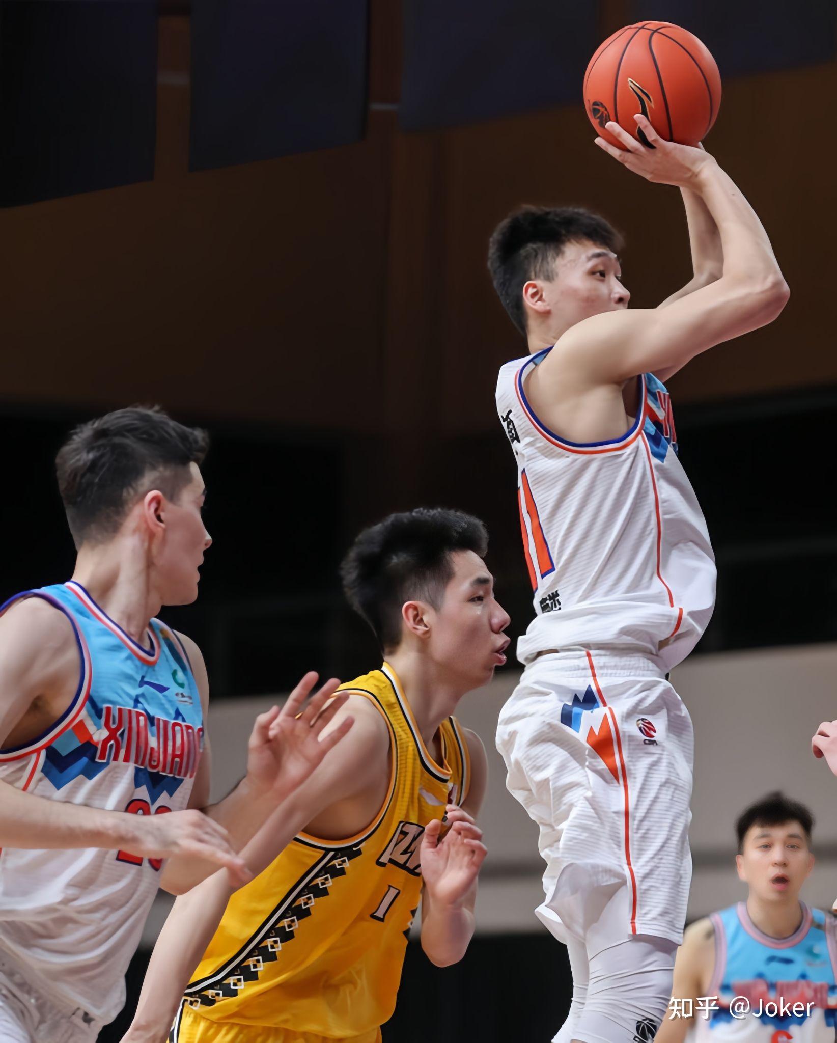 新疆男篮凭借强大实力逆转击败广厦